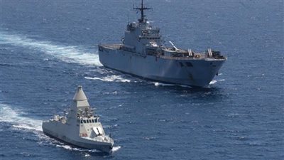 القوات المسلحة تدفع بقطع بحرية بالتعاون مع اليونان للبحث عن الطائرة 