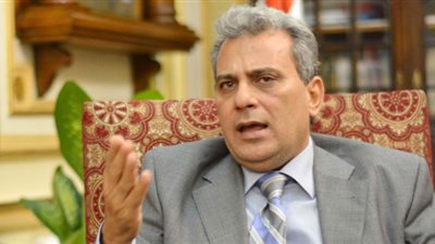 رئيس جامعة القاهرة: نعالج المرضى في طرقات 