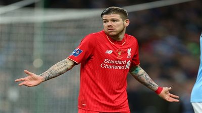 أسطورة ليفربول يهاجم 