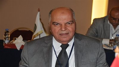 نقيب المعلمين ينفي خصم 2% من المرتبات لسد عجز صندوق المعاشات 