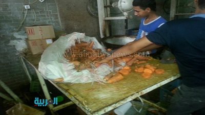 بالصور.. مباحث التموين تضبط 11 طن قمر الدين مغشوش قبل بيعه في رمضان.. و66 طن سكر مخصص للتموين.. محافظ الجيزة: تشديد الرقابة على جميع مصانع 