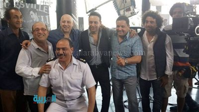 بالصور.. مصطفى قمر وإدوارد يحتفلان بتصوير فيلم 
