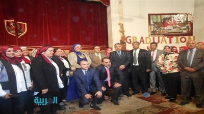 رئيس المعاهد القومية يشارك طلاب مدارس النصر في يوم التخرج