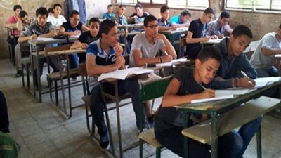 جدول امتحانات الدبلومات يتجاهل مادة الفيزياء لتخصص تكنولوجيا البترول.. نائب وزير التعليم يحل الأزمة بشكل مؤقت.. لجنة خاصة للطلاب في 2 يونيو.. وخبراء: خطأ وضع الوزارة في مأزق