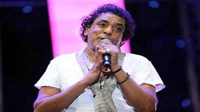 بالصور.. محمد منير يتجاهل مأساة الطائرة ويستعد لحفل 