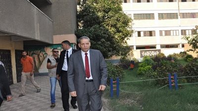 وزير التعليم يتفقد لجان امتحانات الدبلومات الفنية بالجيزة