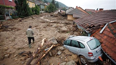 20 قتيلا ونصف مليون نازح جراء الإعصار 