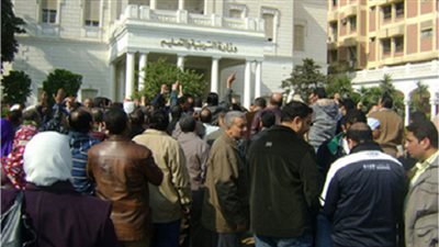 بعد تجاهل مطالبهم.. المعلمون المغتربون يعتصمون أمام 