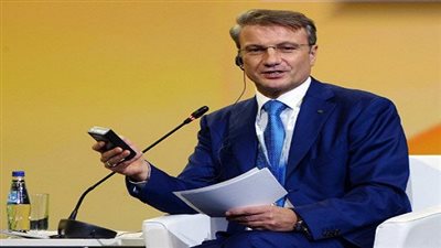 أكبر مصارف روسيا يقترب من التخلي عن البطاقات