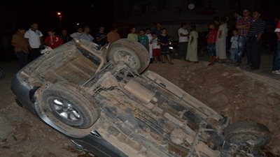 إصابة 5 أشخاص في انقلاب سيارة بالطريق الزراعي 