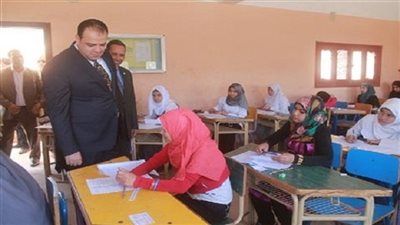 محافظ الفيوم يتابع سير امتحانات الدبلومات الفنية