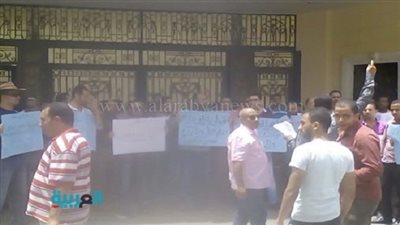 بعد تجاهل مطالبهم.. المعلمون المغتربون يتظاهرون أمام 