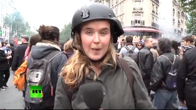 بالفيديو.. متظاهر يصفع مذيعة إنجليزية على وجهها