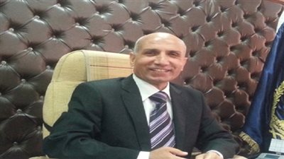 مدير أمن المنوفية يكرم والد طفلة أعادت مبلغ 24 ألف جنيه