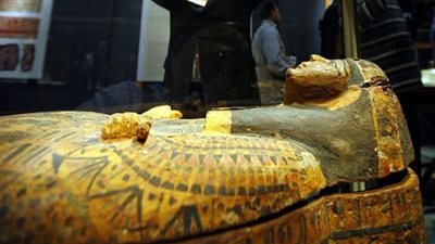 شاهد.. مصر تتسلم رسميًا قطعتين أثريتين من إسرائيل 