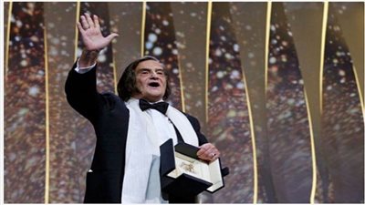 شاهد.. جان بيبر يتسلم جائزة السعفة الذهبية شرفيًا بـ