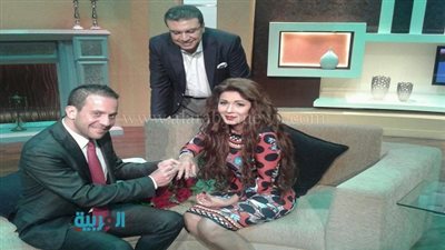 بالصور.. نجلاء بدر تتفاجأ بخطبتها على الهواء مع عمرو الليثي