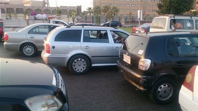 توقف الحركة المرورية بطريق الواحات لتصادم 3 سيارات