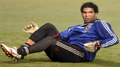 مدرب حراس الأهلي يتسبب في إصابة 