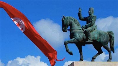 تمثال الحبيب بورقيبة يعود إلى مكانه الأصلي في العاصمة تونس 