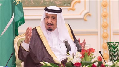 عالم سني إيراني يدعو العاهل السعودي لـ