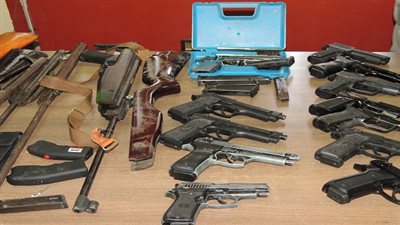 ضبط 21 قطعة سلاح ناري متنوعة في حملة بأسيوط