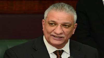 زكي بدر: ندرس توفير معارض السلع المخفضة على مدار العام