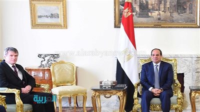 السيسي يبحث عودة السياحة مع وفد البرلمان الفرنسي
