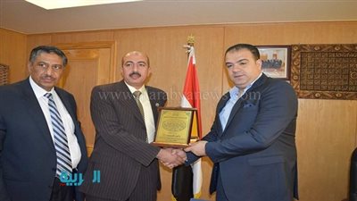 محافظ الفيوم يلتقي ممثلين عن النقابة العامة للعلميين