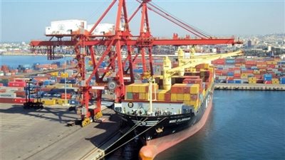وصول 8247 طن معدات من الصين لميناء الأدبية