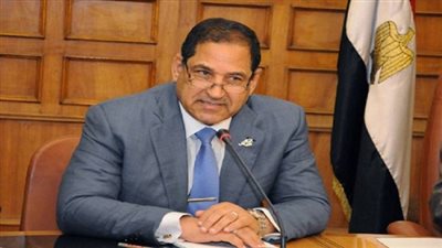 محافظ الغربية يستقبل المعزين في حادث سقوط الطائرة المصرية