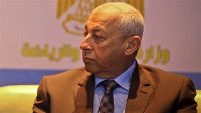 محافظ أسوان يناقش مع رؤساء المدن تطبيق منظومة النظافة