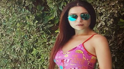 مي عز الدين تحتفل مع فريق عمل مسلسل 