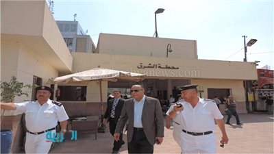 بالصور.. مساعد وزير الداخلية يتفقد الحالة الأمنية بمحطات القطارات 