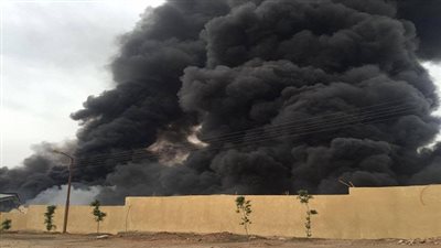 النيابة العامة تعاين حريق مصنع اللمبات بالجيزة