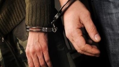 ضبط عامل بحوزته 