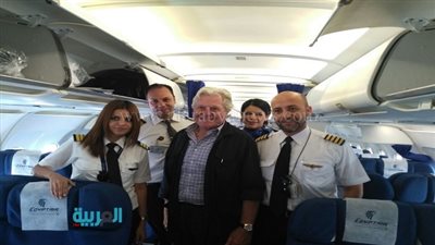 بالصور.. حسين فهمي يلغي سفره على الخطوط الأردنية لدعم 