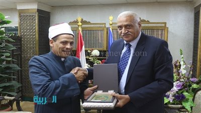 محافظ السويس يستقبل مدير الأوقاف الجديد.. ويزور 