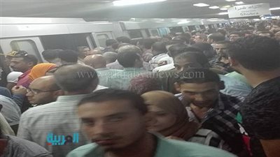 بالصور.. تكدس الركاب بمحطات الخط الثاني لمترو الأنفاق