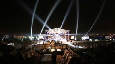 بالصور..التجهيزات النهائية لحفل عمرو دياب ‬ فى الأردن