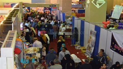 إقبال كثيف على ياميش رمضان والسلع الغذائية بأرض المعارض