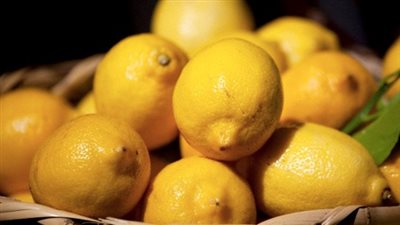 16 جنيهًا لليمون البلدي بالقاهرة