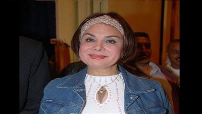 فادية عبدالغني بفستان 