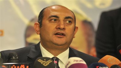 خالد علي يجمع أدلة 