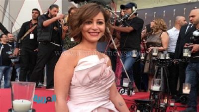 بالصور.. وصول منة شلبي لحفل 