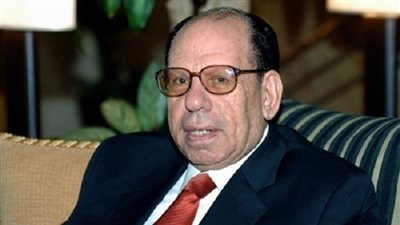 صلاح فضل يطالب بتدريس 