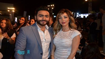 بالصور.. تامر حسني يدعم بسمة بوسيل في 