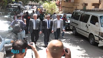 بالصور.. توافد عشرات الصحفيين إلى محيط قسم قصر النيل