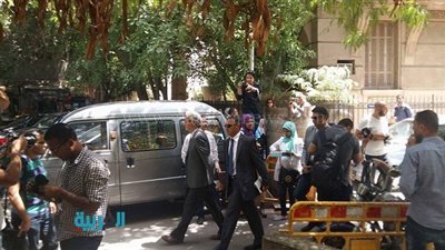 بالصور.. قيادات الصحفيين أمام قسم قصر النيل تضامنا مع مجلس النقابة