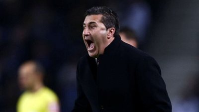 بورتو البرتغالي يعلن إقالة 